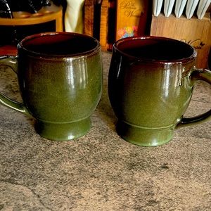 5/$20- Set of 2 mugs
